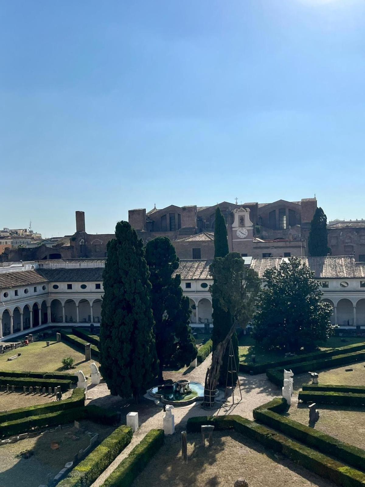 Camera X2 Con Splendida Vista Sulle Terme Di Diocleziano E Sul Chiostro Di Michelangelo Rome Exterior photo